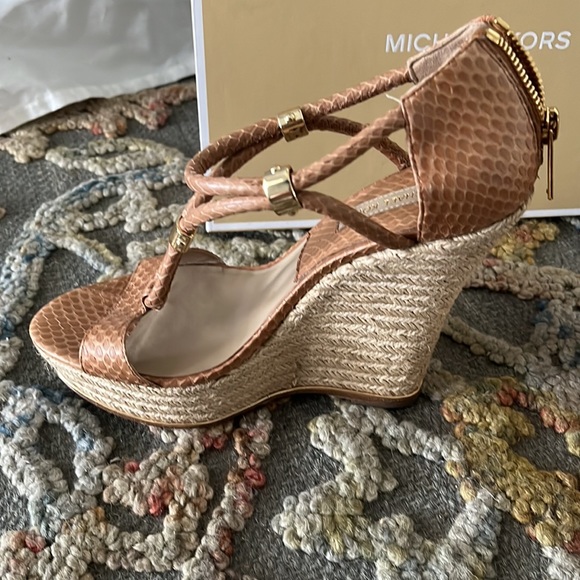 Michael Kors Sherie genuine snake suntan wedge sandal size 7 - worn 1x with box - Picture 3 of 6